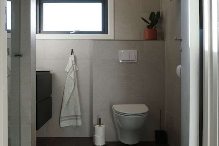 Room 6 of 16