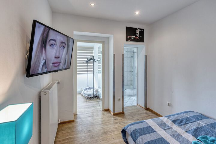 Room 2 of 43
