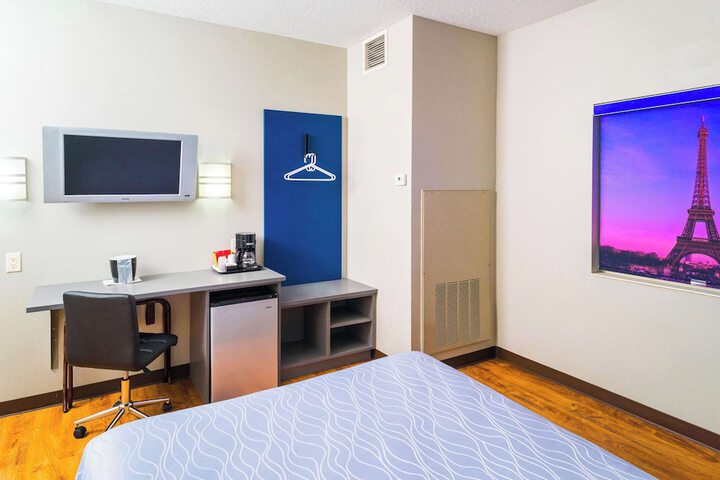 1 Queen Bed (21 of 27)