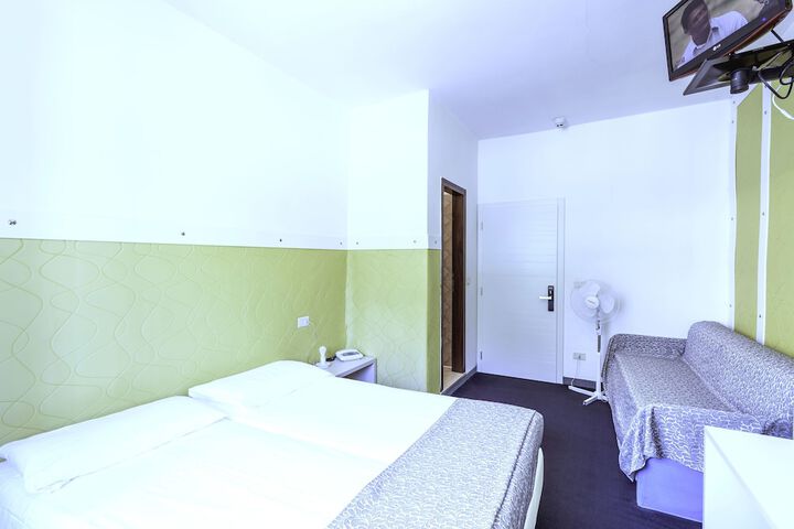 Room 22 of 46