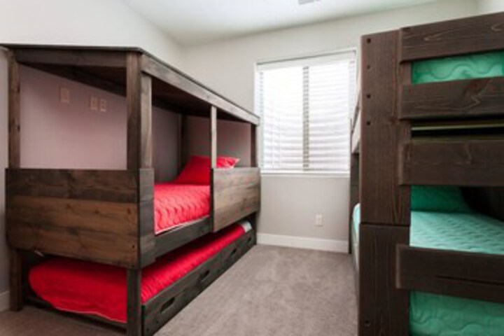 Room 32 of 39