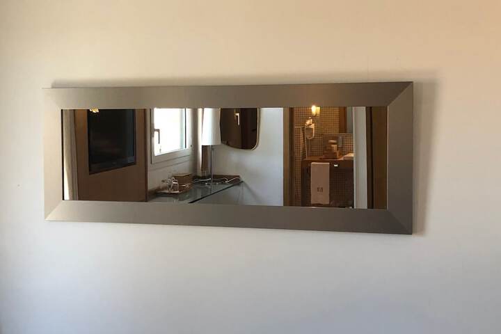 Room 9 of 105