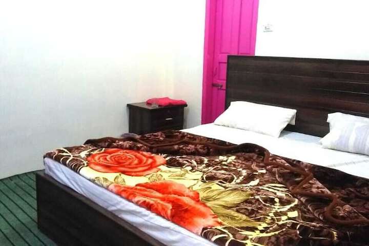 Room 6 of 16