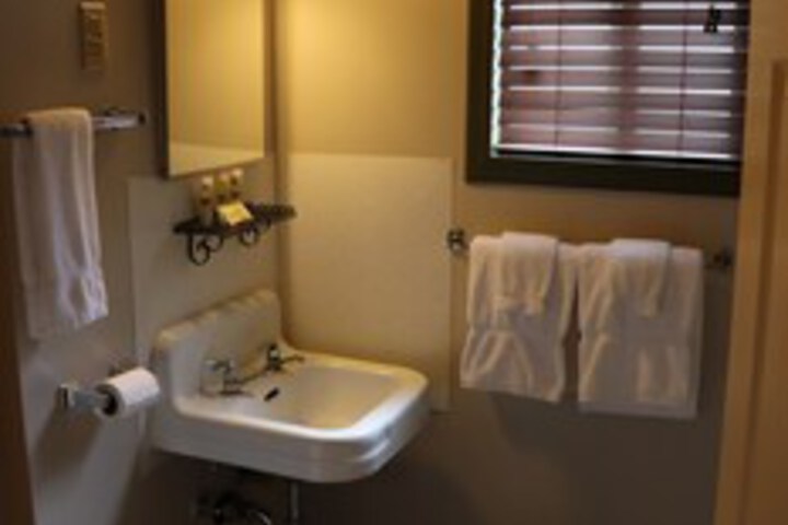 Room 379 of 504