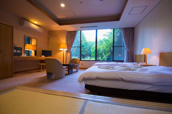 Room 9 of 31
