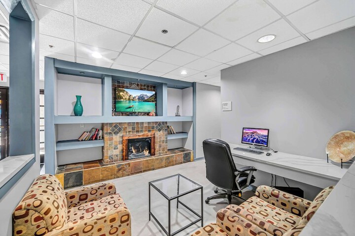 Business Center 77 of 79