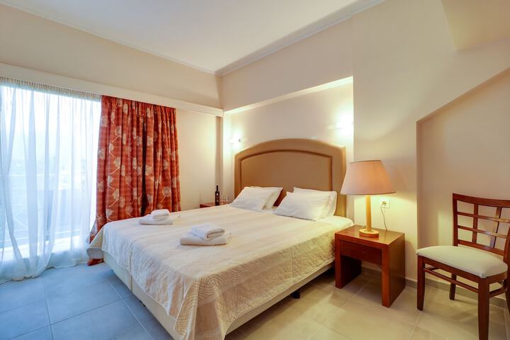 Room 10 of 128