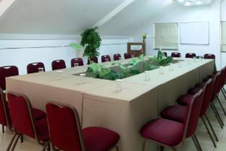 Room 9 of 14