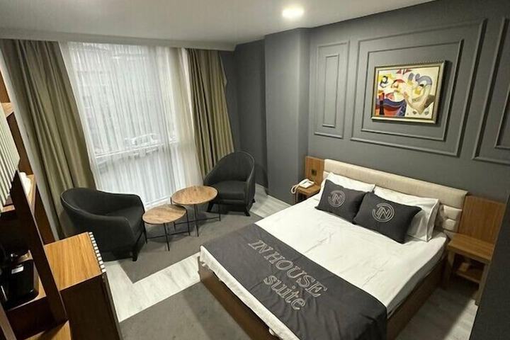 Room 13 of 18