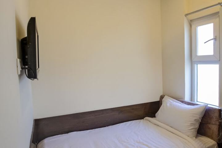 Room 6 of 38
