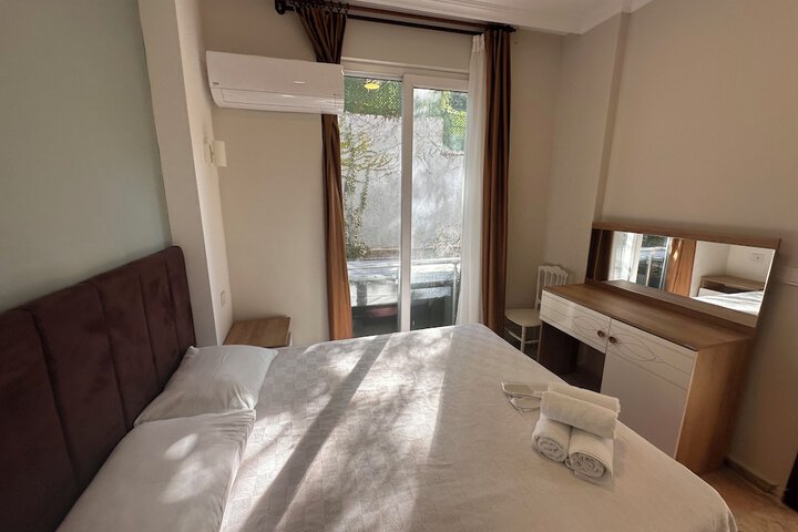 Room 6 of 171