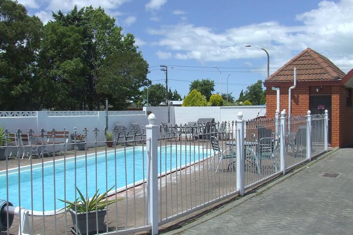 Pool 43 of 48