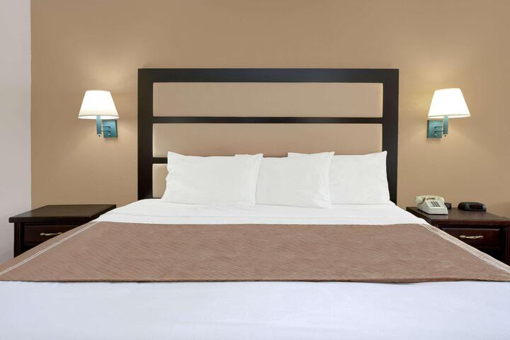 2 Queen Beds Accessible (11 of 12)
