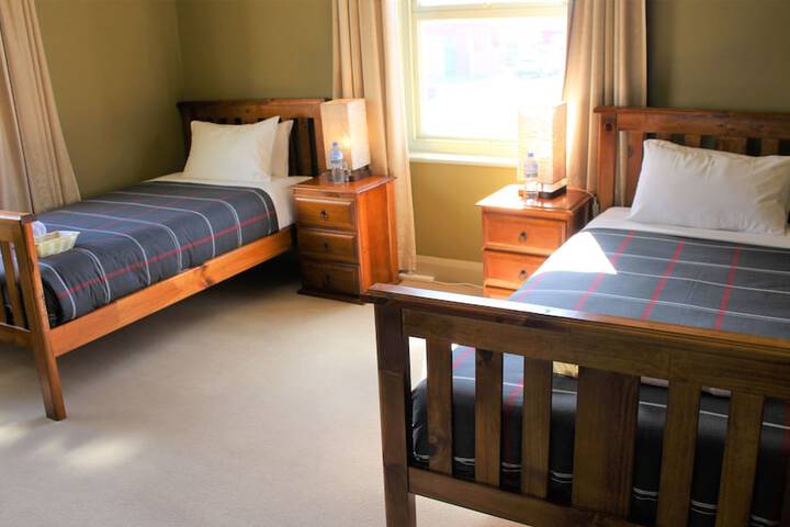 Room 32 of 59
