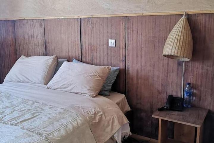 Room 5 of 16