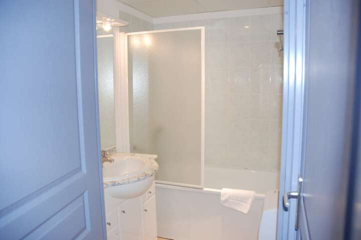 Room 15 of 34