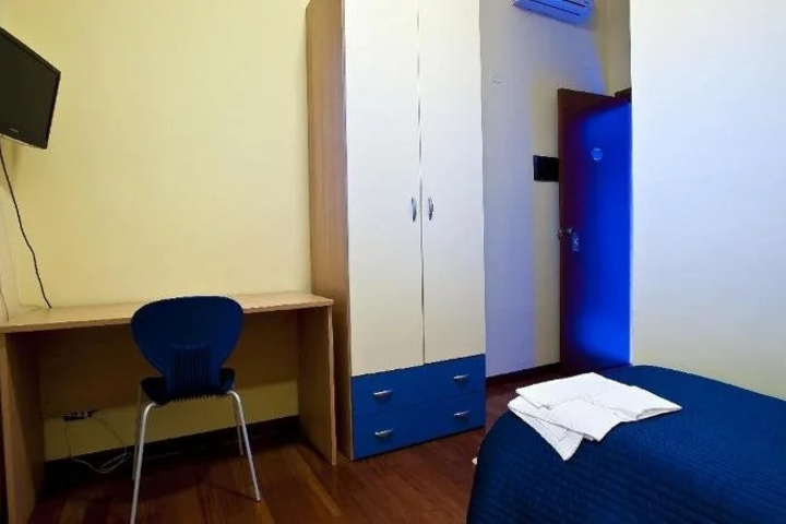Room 3 of 16