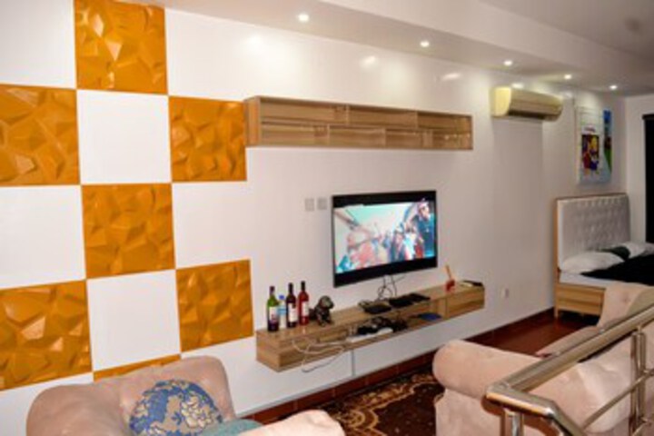 Room 5 of 14