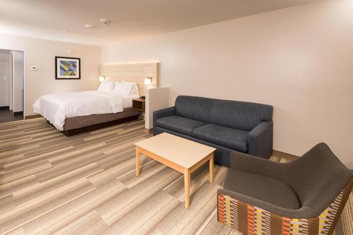 1 King Bed (11 of 17)