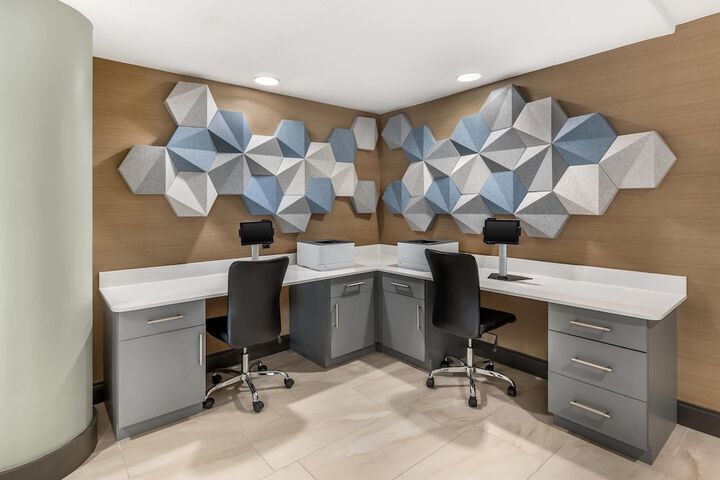 Business Center 60 of 68
