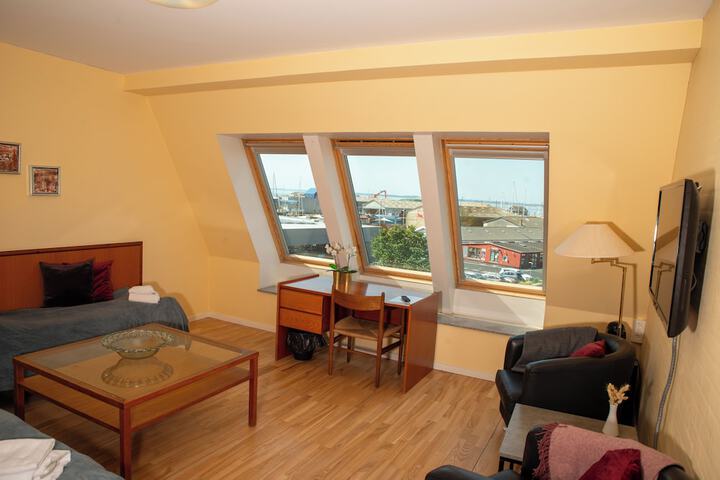 Room 6 of 18