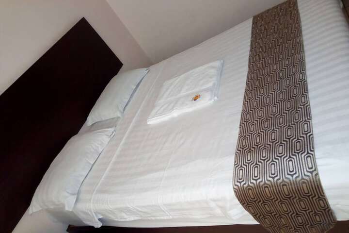 Room 8 of 33