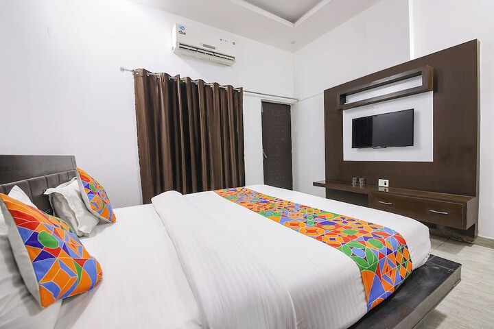 Room 8 of 31