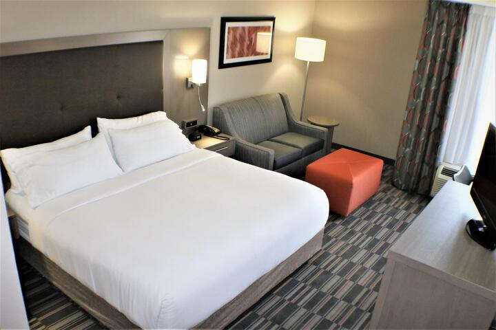 Standard | King Bed (12 of 13)