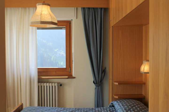 Room 10 of 48