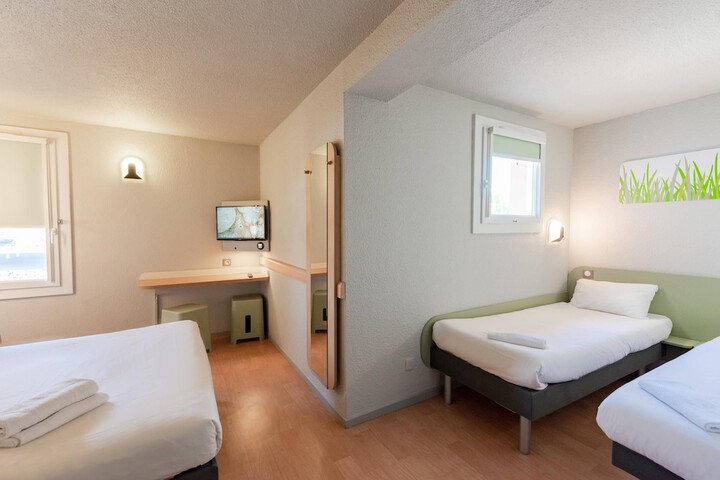 Room 8 of 32