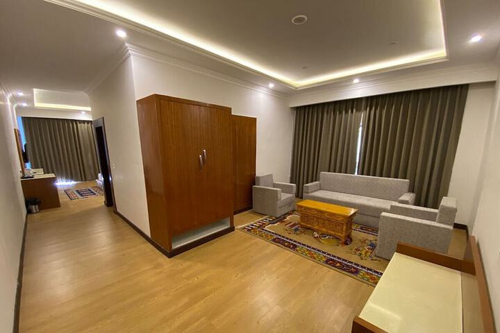 Room 10 of 11