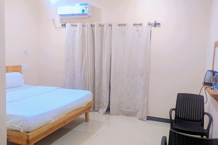 Room 4 of 7
