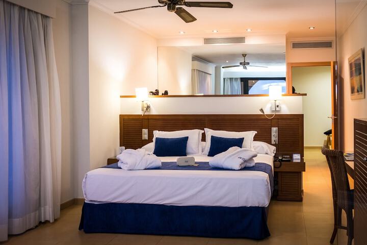 Room 8 of 101