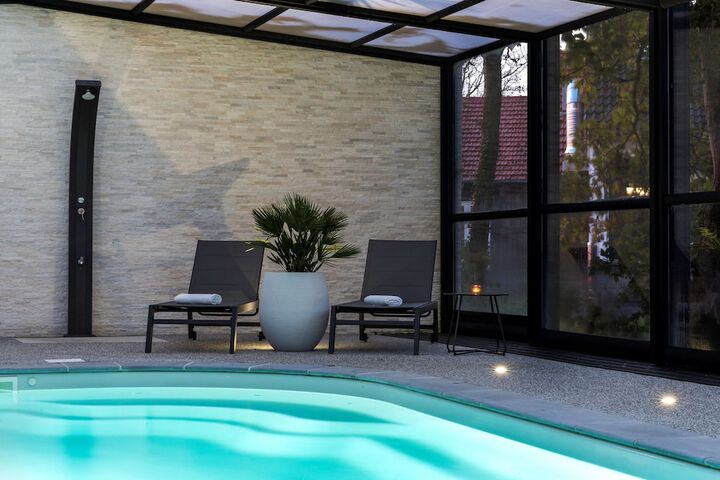 Hotel Pool