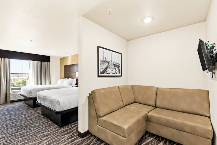 2 Queen Guest Room (3 of 9)