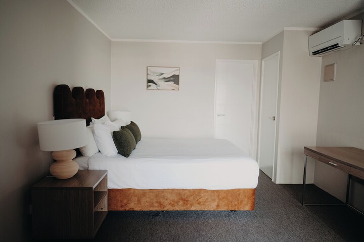 Room 25 of 93