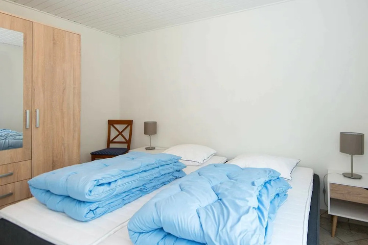 Room 4 of 20