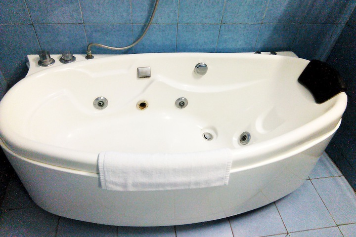 Hot Tub 18 of 32