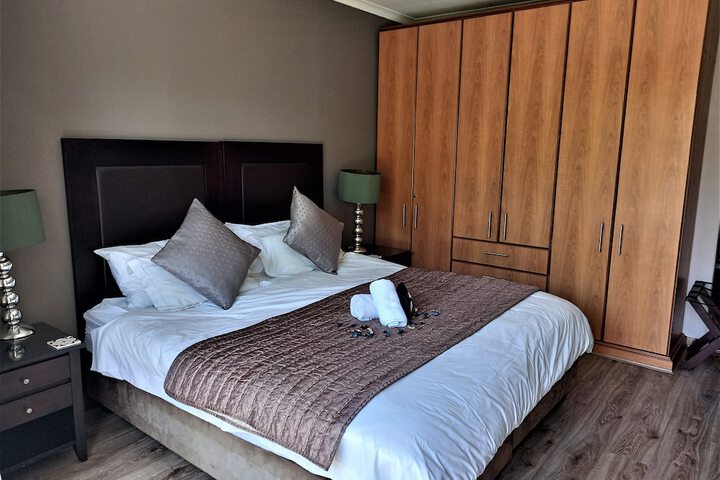 Room 8 of 28