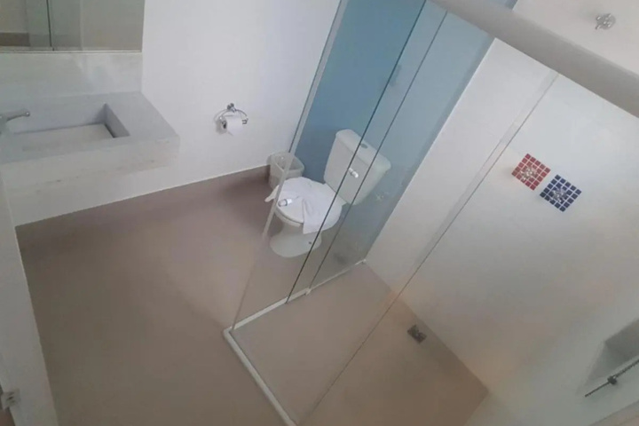 Room 8 of 14