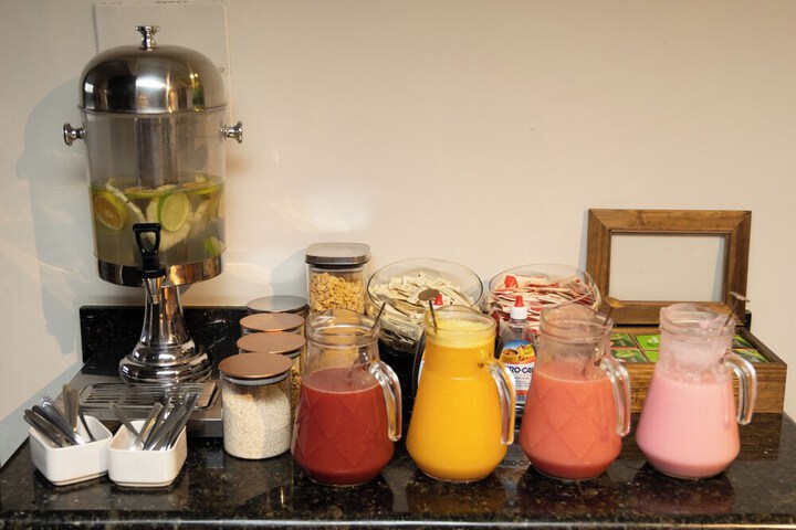 Breakfast/Coffee Service 14 of 19