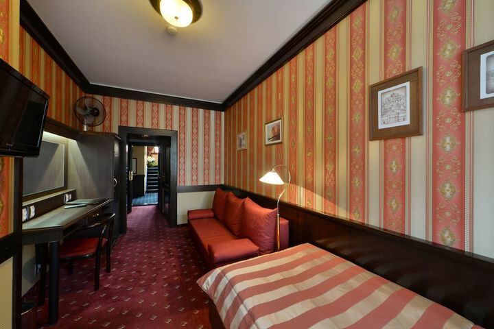 Room 19 of 145