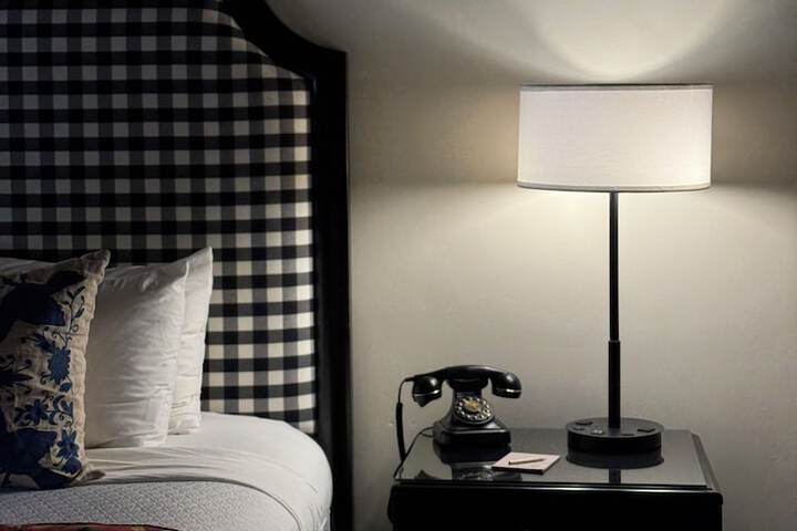 Room 34 of 83