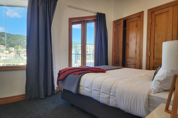 Room 28 of 129