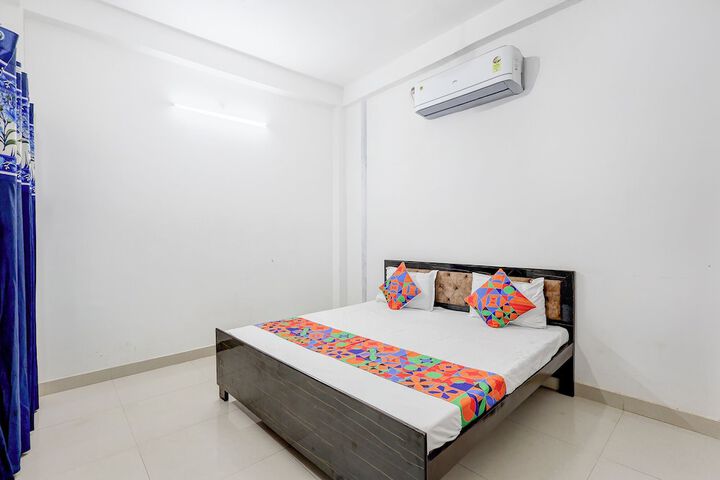 Room 13 of 27