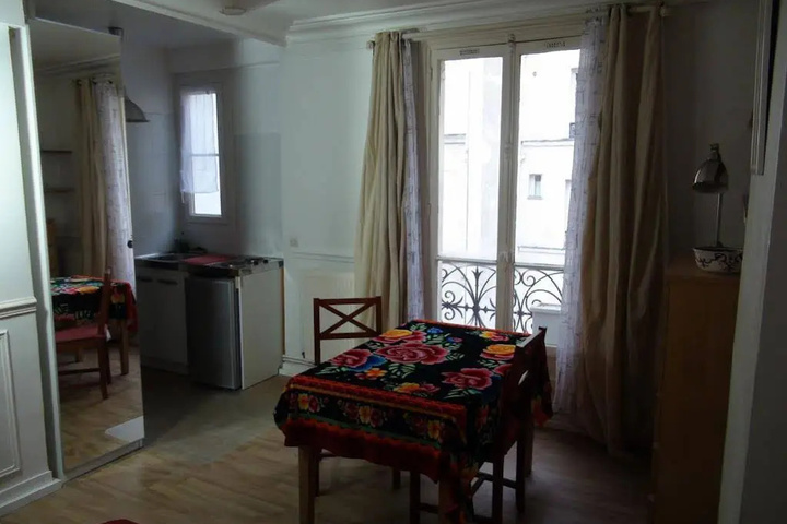 Room 4 of 12