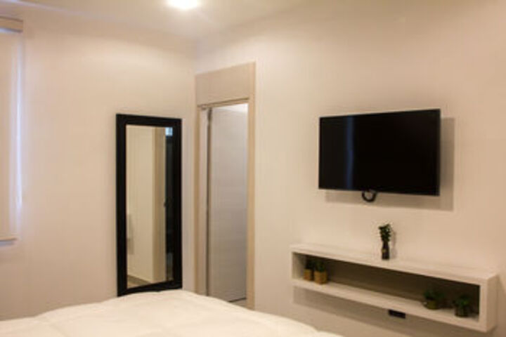 Room 13 of 32