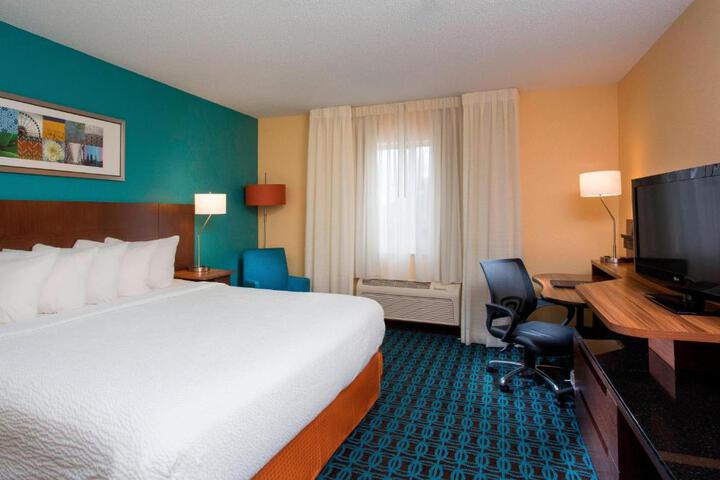 1 King Bed (6 of 8)