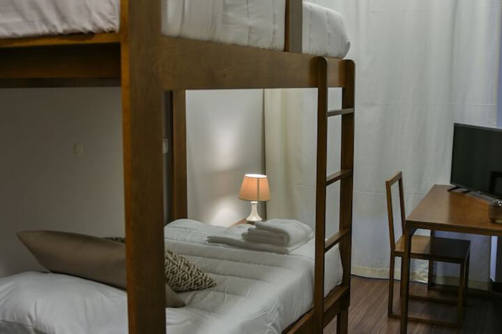 Room 28 of 80