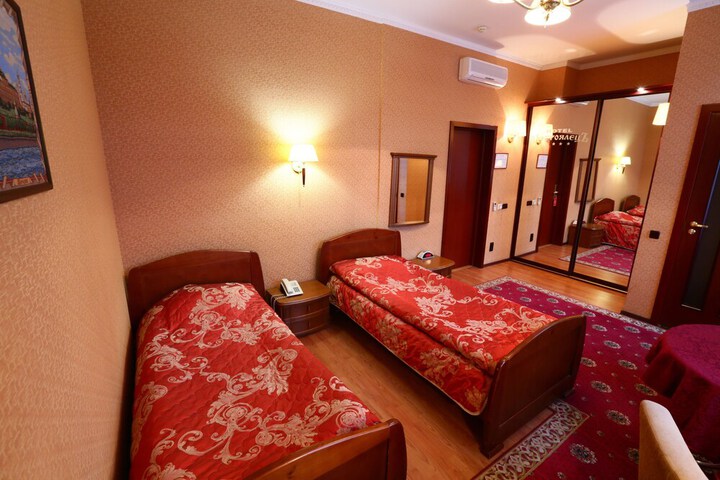 Room 6 of 33